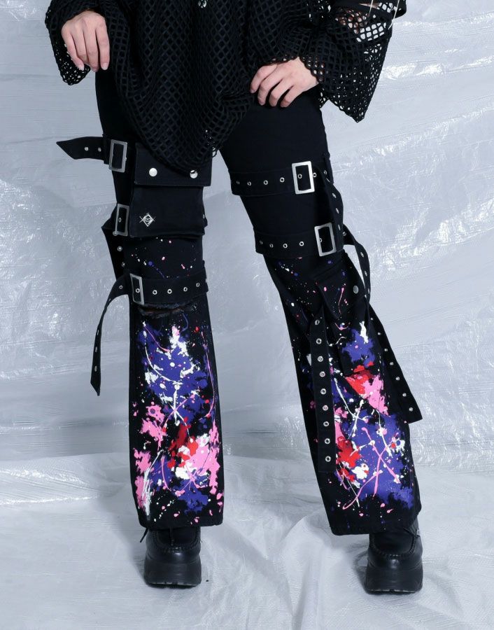 REFLEM【レフレム】ペイント加工ベルト付フレアシルエットカーゴパンツ