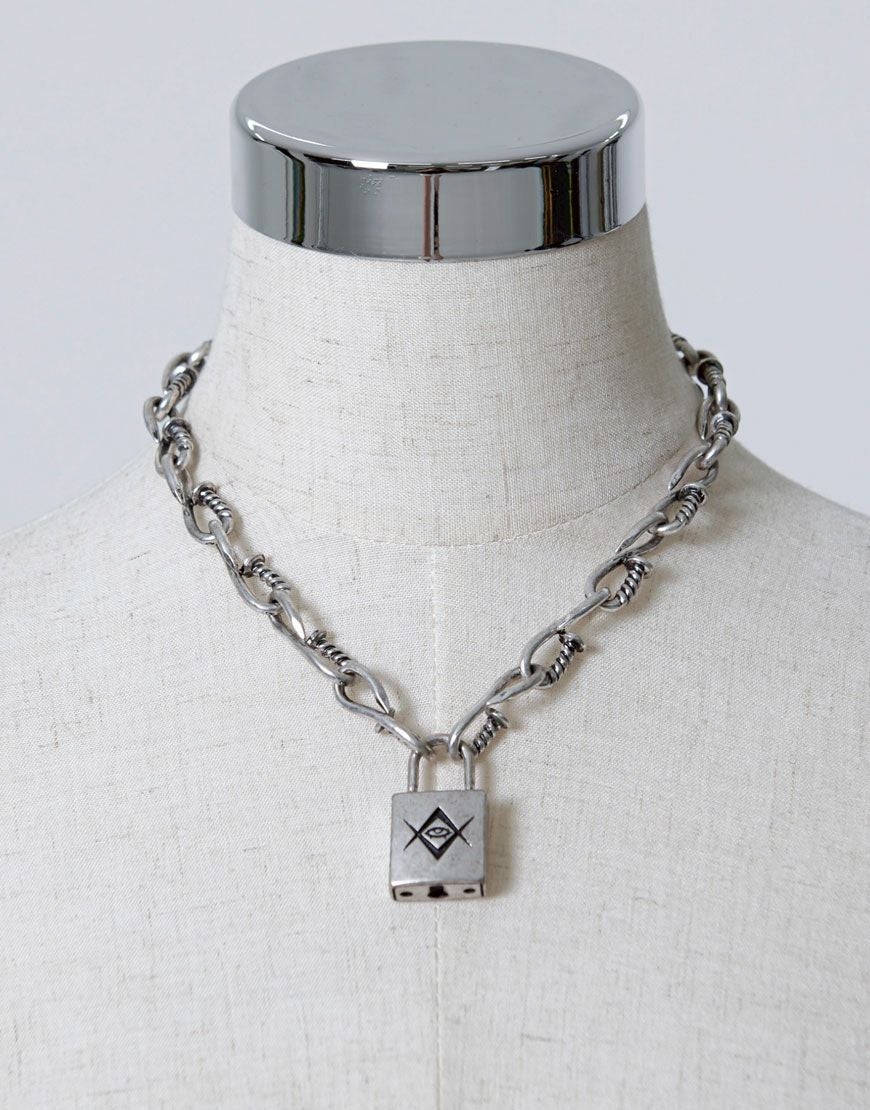 REFLEM【レフレム】Thorn eyeロゴパドロックネックレス/全1色