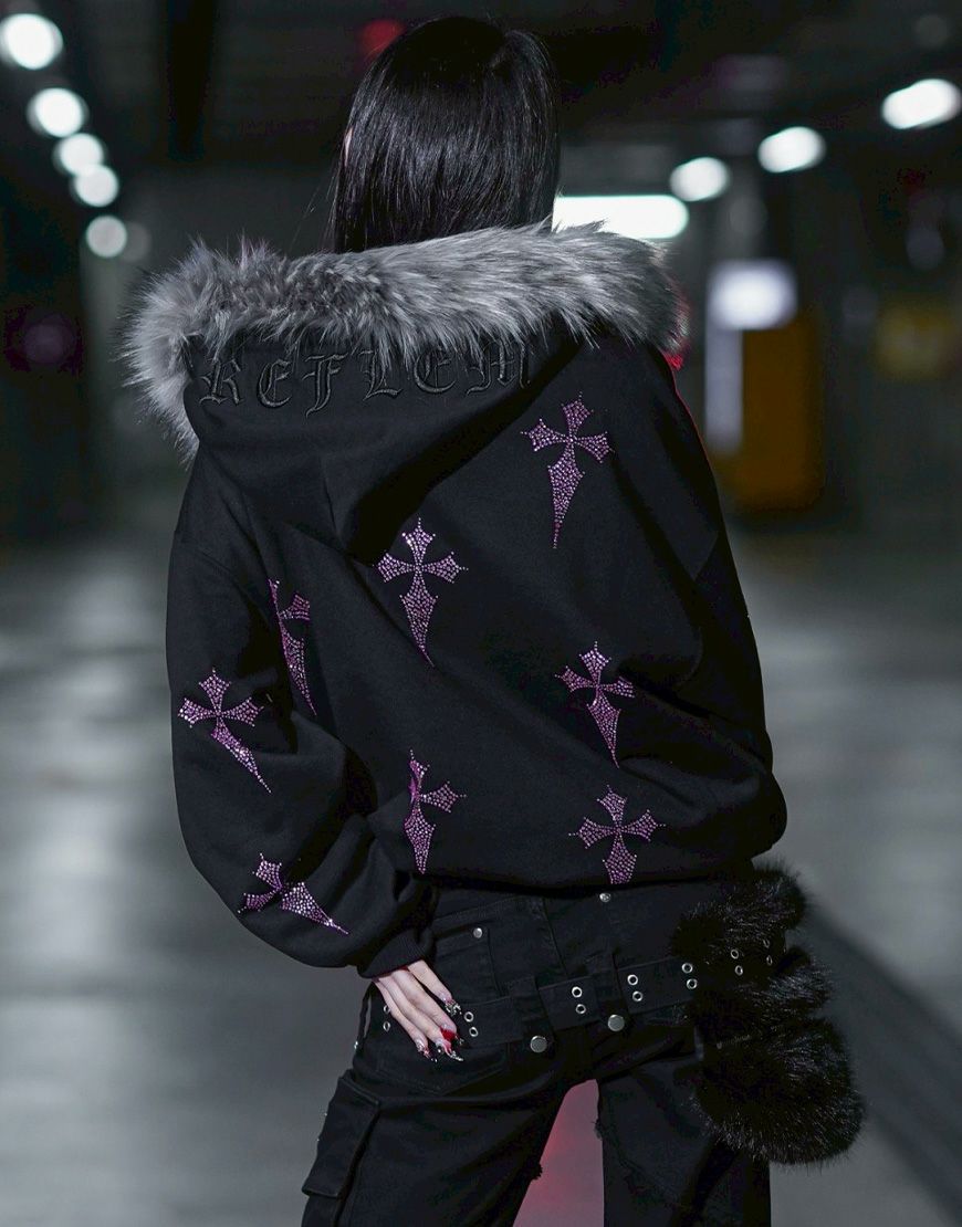 REFLEM【レフレム】ファー付きラインストーンクロス総柄長袖ジップ