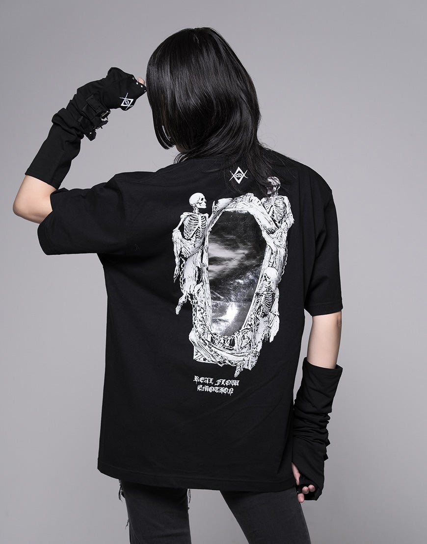 REFLEM【レフレム】ホログラムスカルプリント半袖Tシャツ/全2色