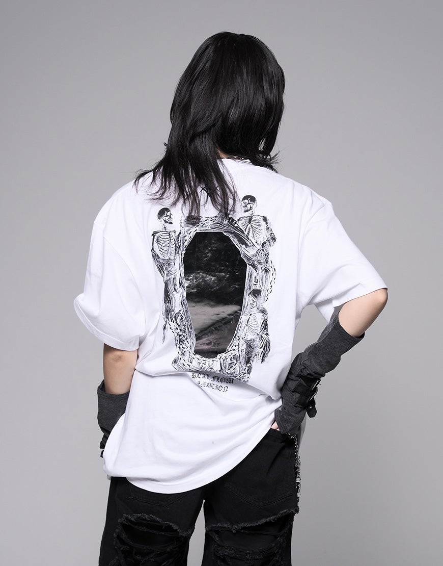 REFLEM【レフレム】ホログラムスカルプリント半袖Tシャツ/全2色