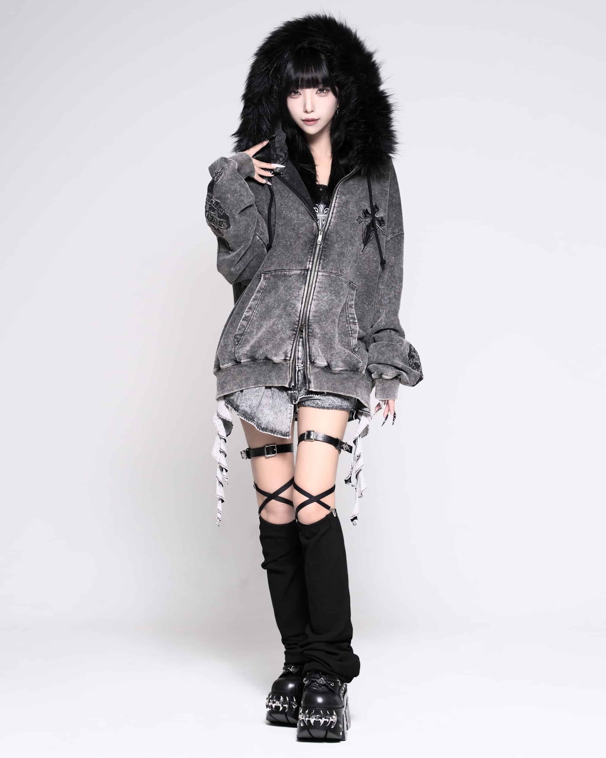 REFLEM【レフレム】ファー付きクロス刺繍ジップパーカー/全3色
